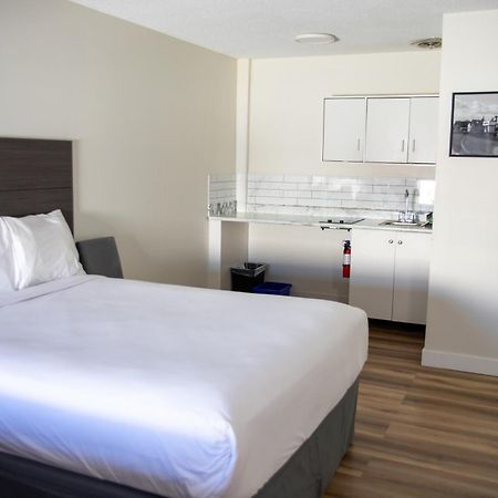 Ramada By Wyndham Dawson Creek Hotel Exterior foto