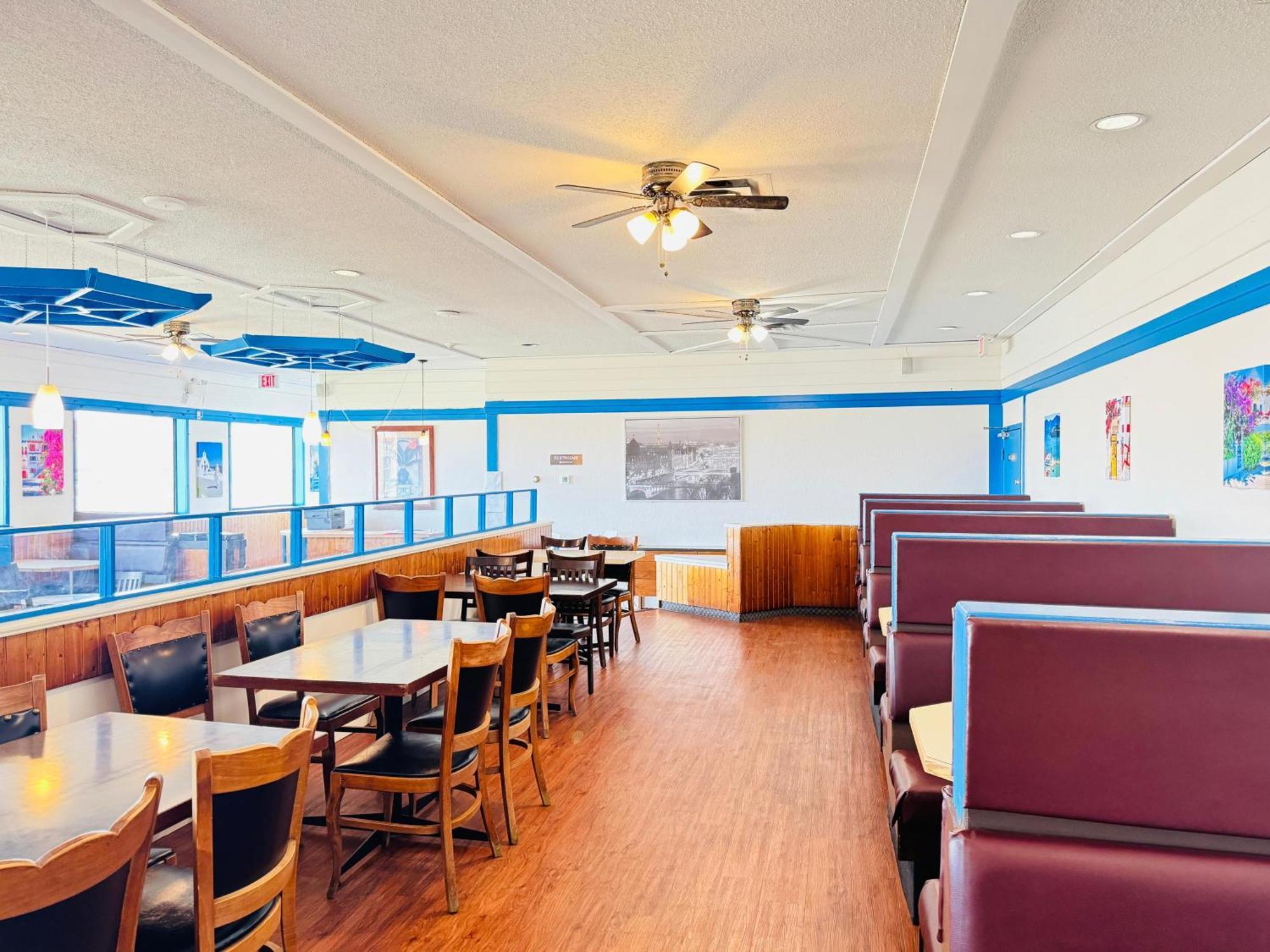 Ramada By Wyndham Dawson Creek Hotel Exterior foto