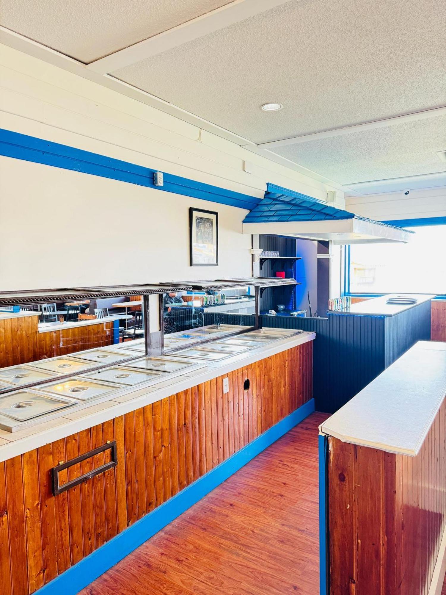 Ramada By Wyndham Dawson Creek Hotel Exterior foto