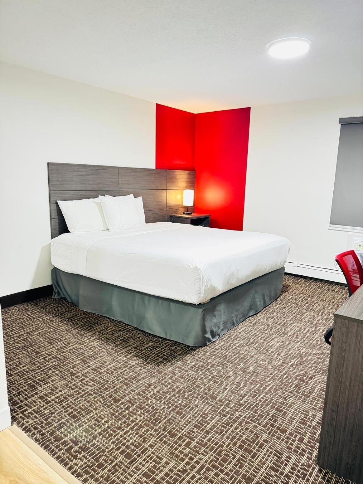 Ramada By Wyndham Dawson Creek Hotel Exterior foto