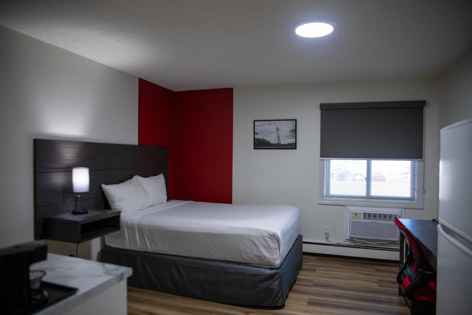 Ramada By Wyndham Dawson Creek Hotel Exterior foto