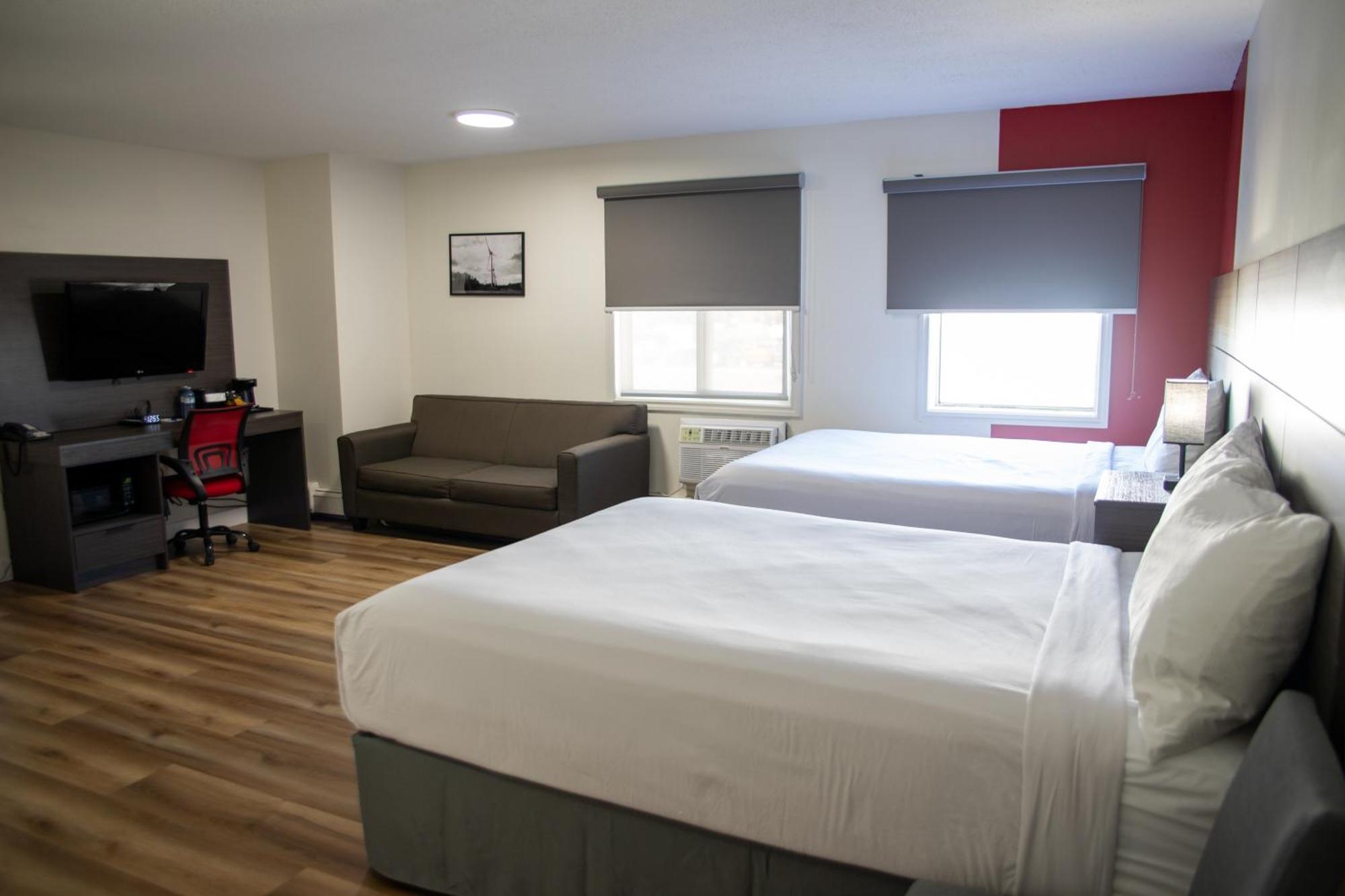 Ramada By Wyndham Dawson Creek Hotel Exterior foto